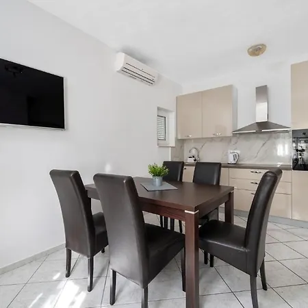 In With Sea View, Terrace, Air Conditioning, Wifi 3423-3 Duće