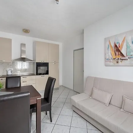 In With Sea View, Terrace, Air Conditioning, Wifi 3423-3 * Duće